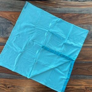 Lululemon Customizable Snap Scarf